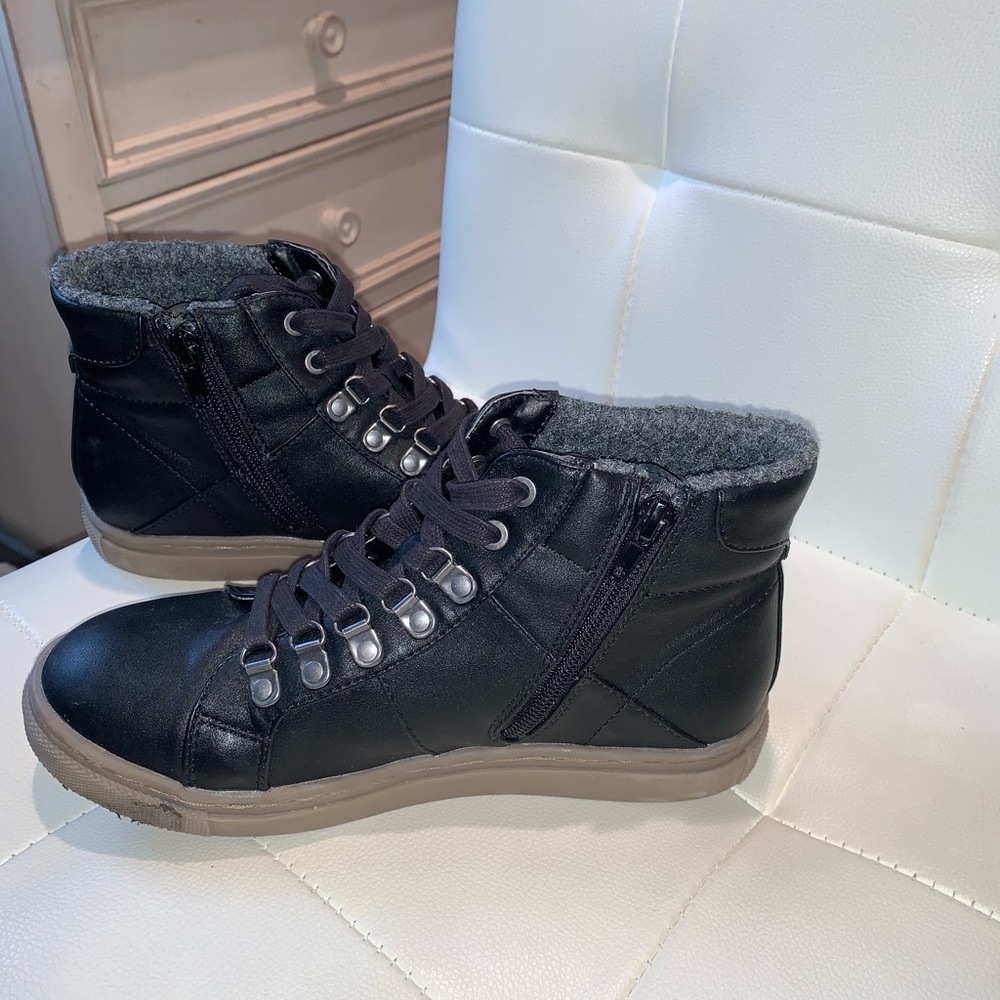 Black laced boots